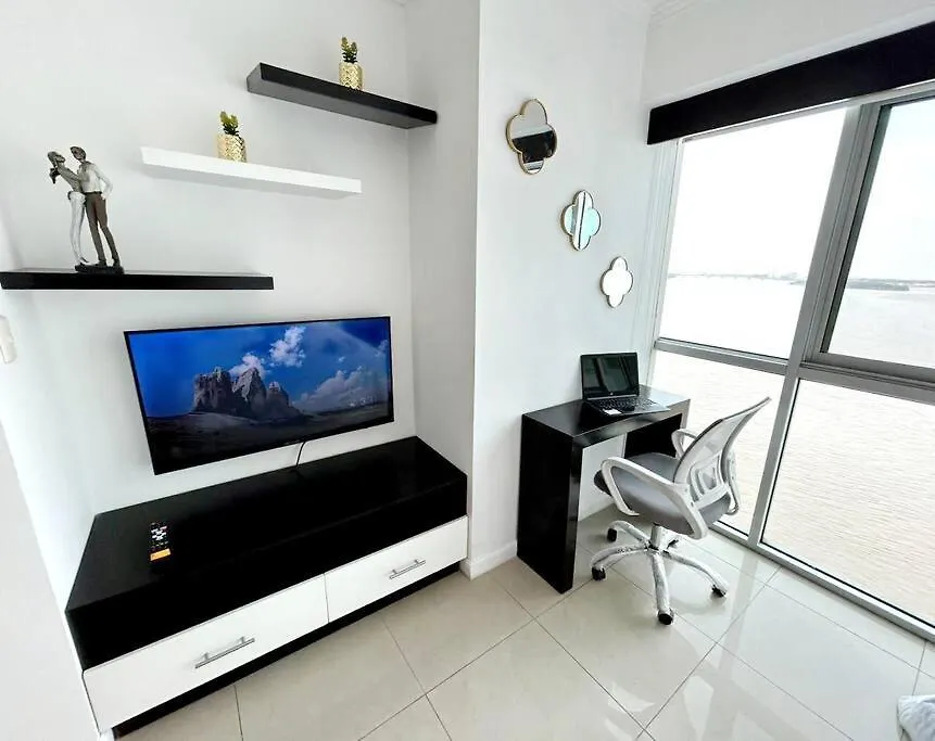 Ecusuites Vista Rio Jacuzzi Privado Wyndham 802 Guayaquil Apartment